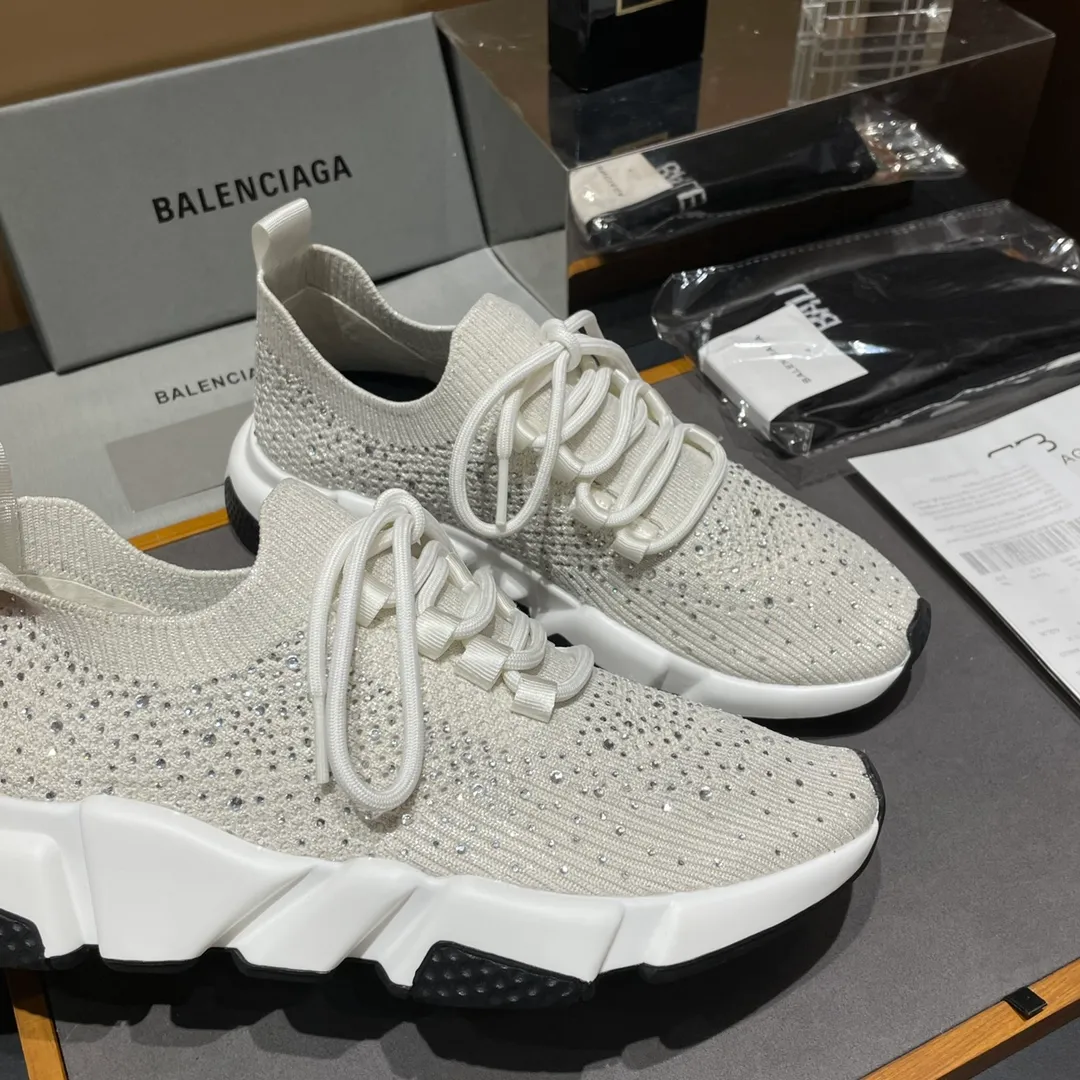 👟👟Ex-factory price 400👟👟 Balenciaga Balenciaga 🌝🌝glitter single shoes world premiere 🌈INS Weibo magazine sold out 💥💥counter limited edition ⚠️ Czech crystal hot diamond ⚠️specially customized fabric with summer cooling and heating effect ⚠️TPU ten PU vacuum combination bottom (not a plastic bottom formed by market currency) ,) The inner craftsmanship and material are the same as the original! ! Size 35 to 45M standard size (34, 46 can be customized) original high-end top complete package (with original Balenciaga socks included)